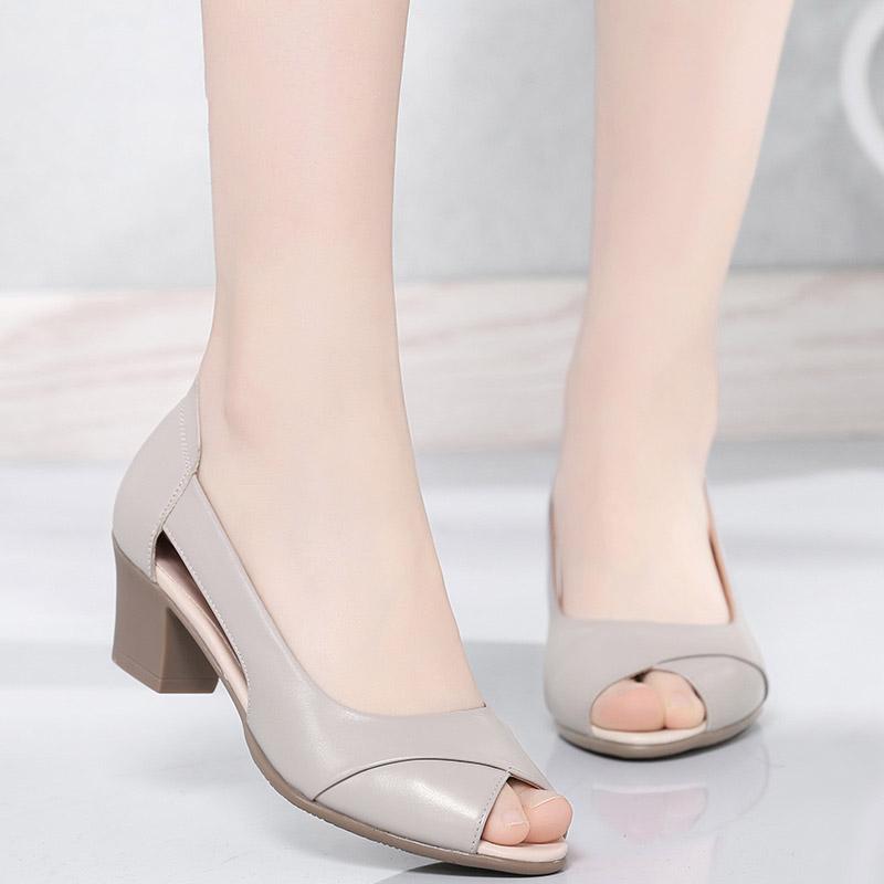 👠✨【Limitovaná zľava】2025 Nové kožené sandále s hrubým podpätkom, mäkkou podrážkou a protišmykovým dizajnom – elegantné a módne 💃🔥