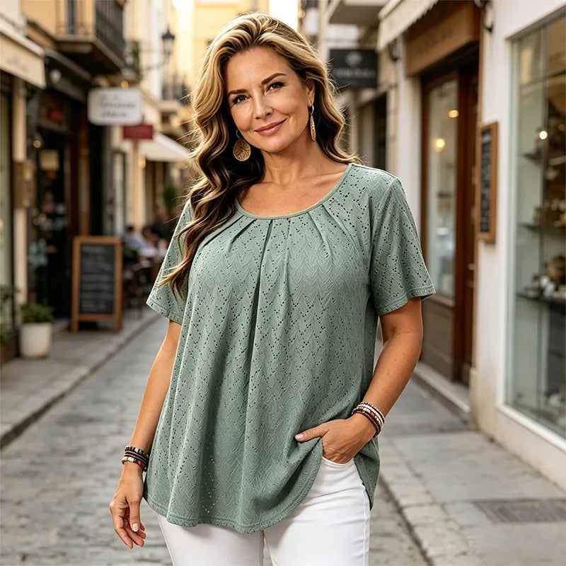 ✨【L-6XL】Elegancka damska bluzka z ażurowym haftem i plisowanym dekoltem, luźna koszulka z krótkim rękawem, teksturowana koszula w francuskim stylu.