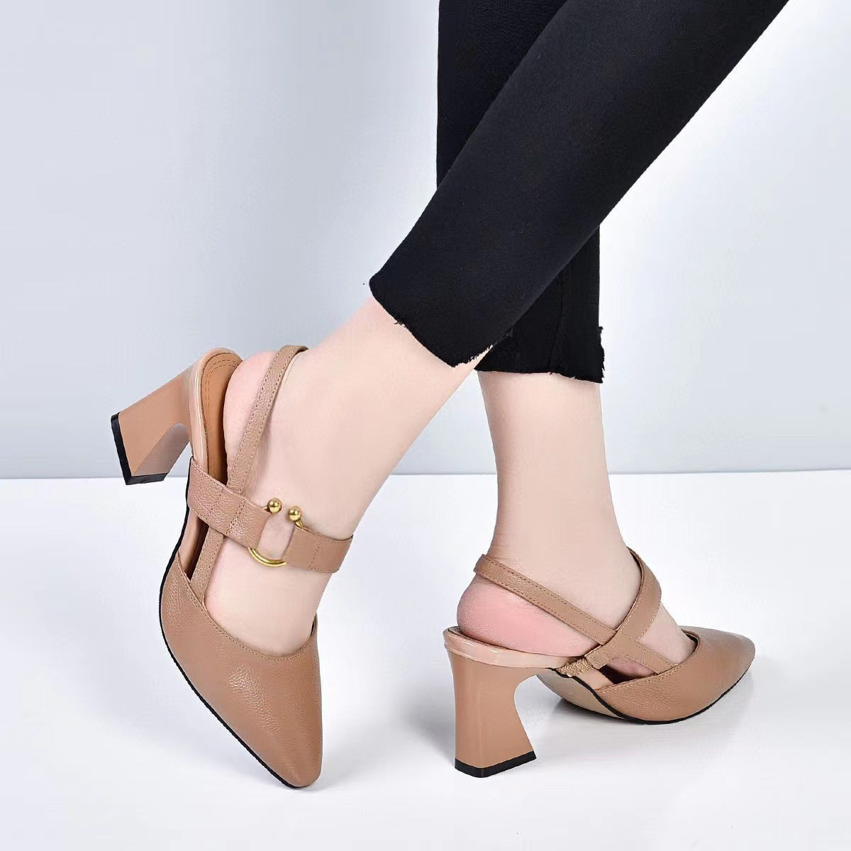 🔥🏆【Reducere de final de lună – 50% la fiecare pereche】✨【35-41】[Stil nou de vară] Sandale simple cu toc înalt pentru femei