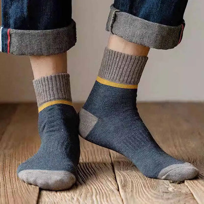 😍🧦 【8 par 】 Ciepłe wełniane skarpetki antybakteryjne i dezodorujące na jesień i zimę