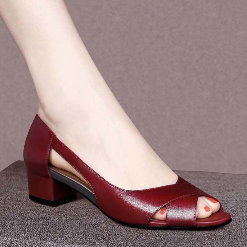 👠✨【Limitovaná zľava】2025 Nové kožené sandále s hrubým podpätkom, mäkkou podrážkou a protišmykovým dizajnom – elegantné a módne 💃🔥