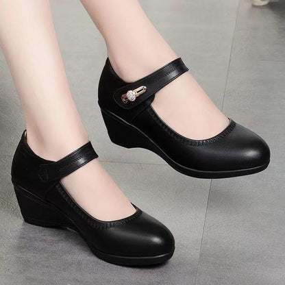 🔥👡【35-41】Νέα άνετα δερμάτινα παπούτσια με τακούνι σφήνας · Μαλακή σόλα & αντιολισθητικός σχεδιασμός