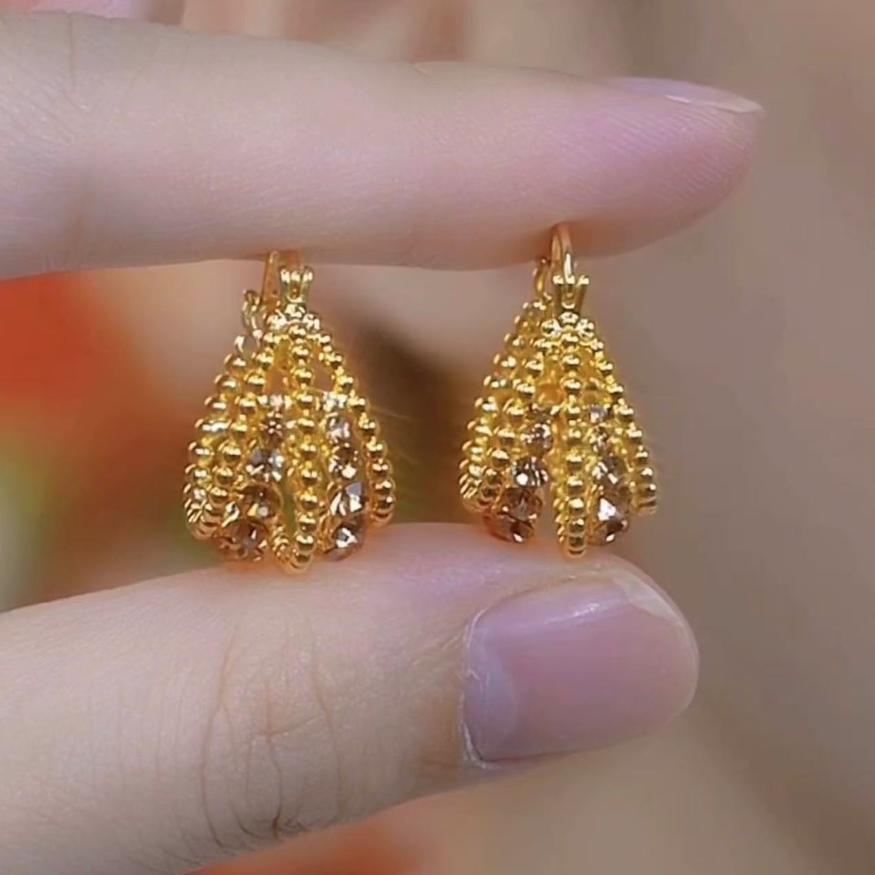 🔥【2 páry】【Doprava zdarma】Elegantní zlaté náušnice s třpytivými diamanty