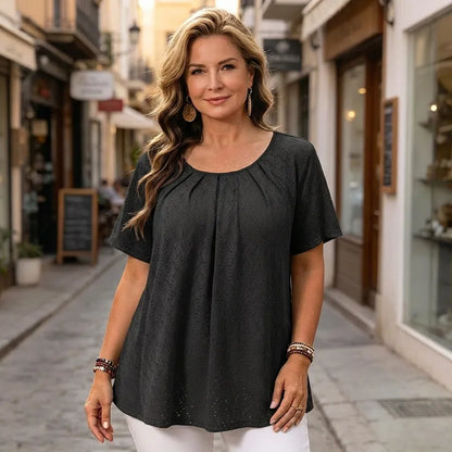 ✨【L-6XL】Elegancka damska bluzka z ażurowym haftem i plisowanym dekoltem, luźna koszulka z krótkim rękawem, teksturowana koszula w francuskim stylu.
