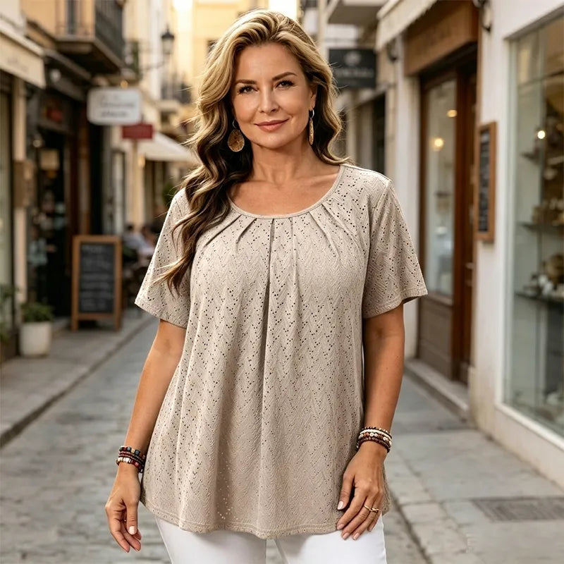 ✨【L-6XL】Elegancka damska bluzka z ażurowym haftem i plisowanym dekoltem, luźna koszulka z krótkim rękawem, teksturowana koszula w francuskim stylu.