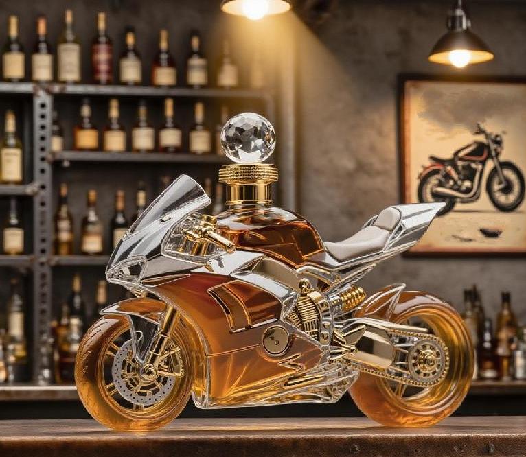 🚗 Kreativní skleněná láhev na whisky v moto stylu – 🔥 Sleva 50 % · Limitovaná nabídka