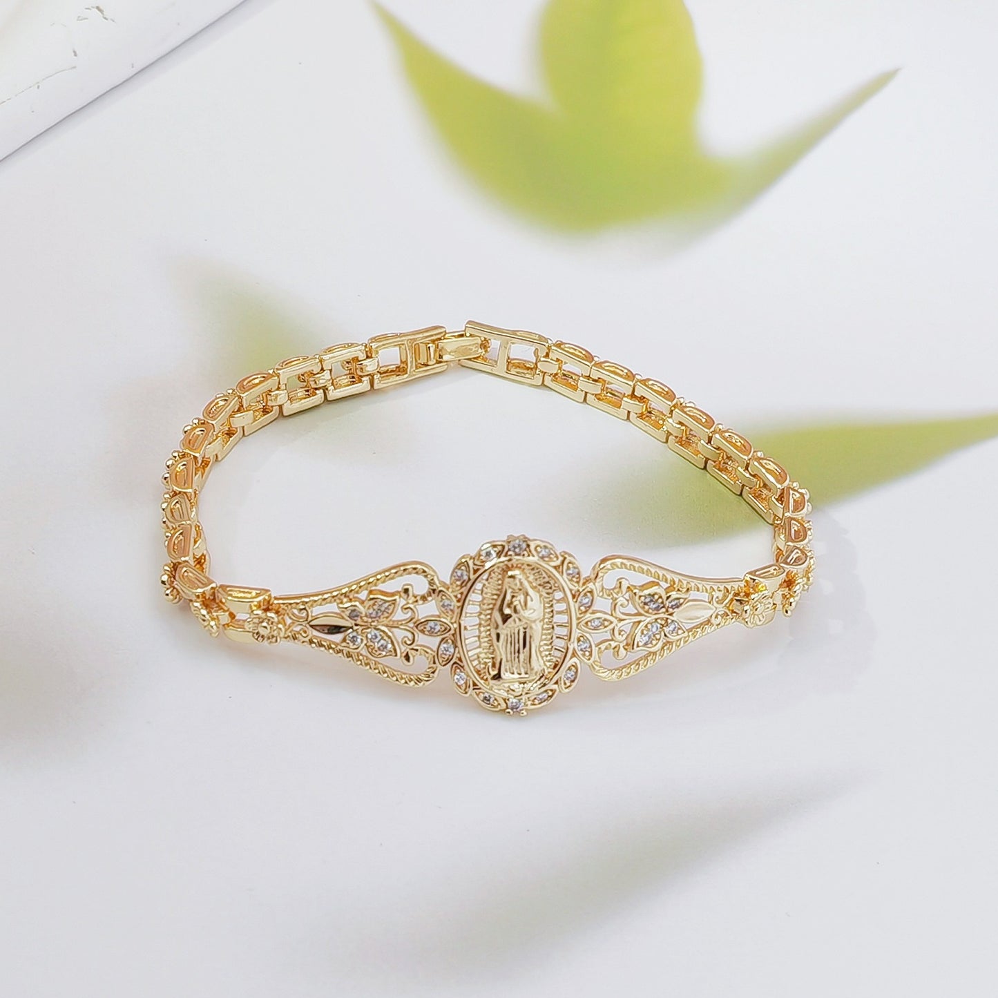 ✨ Bransoletka z Matką Boską – ażurowe kwiaty, elegancki złoty kolor