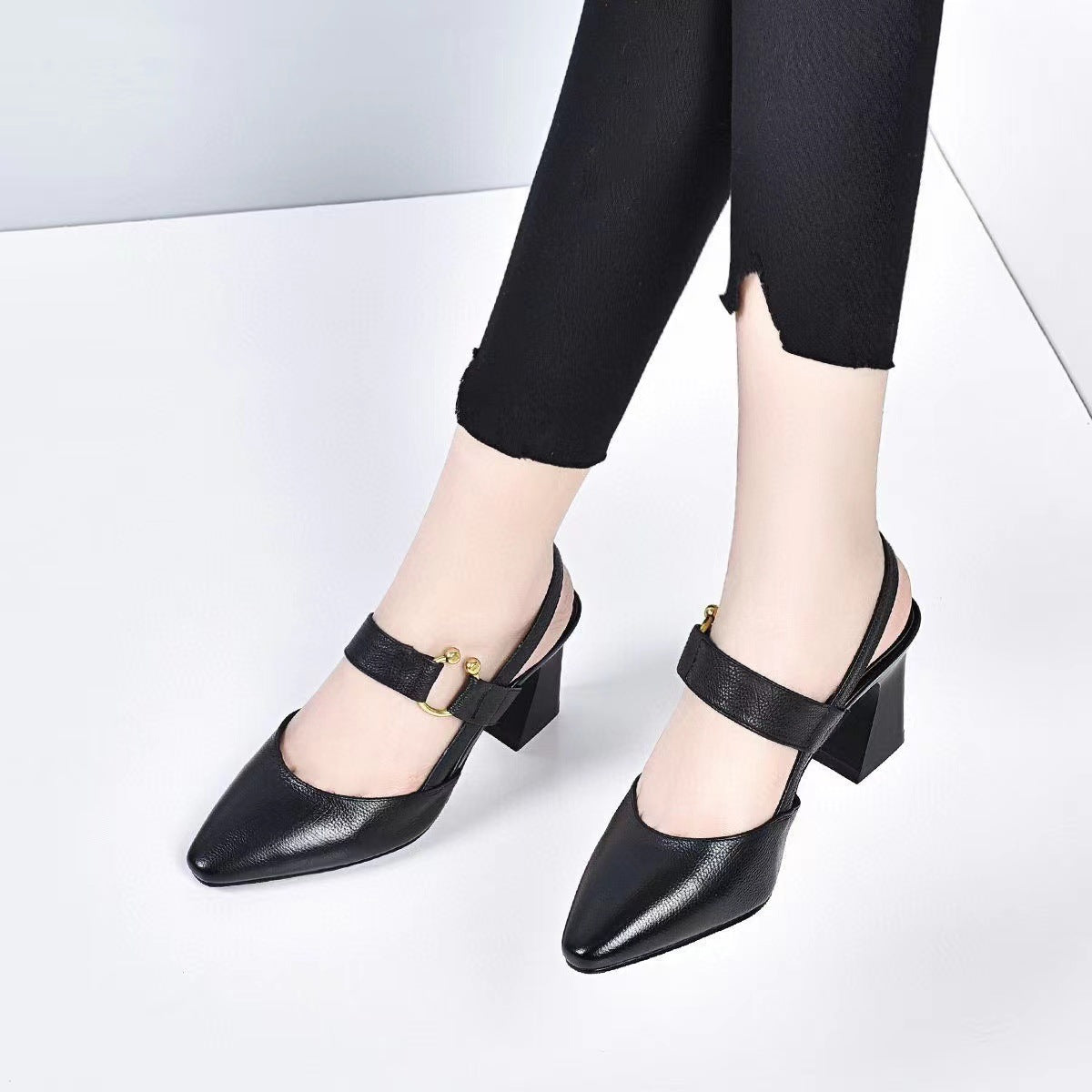 🔥🏆【Reducere de final de lună – 50% la fiecare pereche】✨【35-41】[Stil nou de vară] Sandale simple cu toc înalt pentru femei