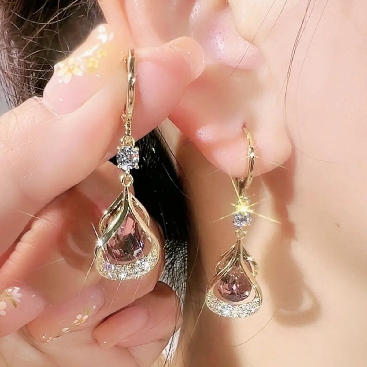 💎【Cumpără 1️⃣ primești 1️⃣ gratis】Cercei cu diamante eleganți și rafinați ✨ Accesoriu de lux pentru orice ocazie
